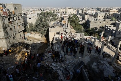 Palestinians search for casualties at the site of Israeli strikes on houses, amid the ongoing conflict between Israel and Palestinian Islamist group Hamas, in Khan Younis in the southern Gaza Strip, November 9, 2023. (Reuters)