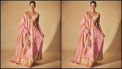Assisted by celebrity fashion stylist Tanya Gharvi, Shanaya accessorised her look with a traditional gold choker necklace, a gold bracelet adorning her wrist and an embellished potli bag. (Instagram/@shanayakapoor02)