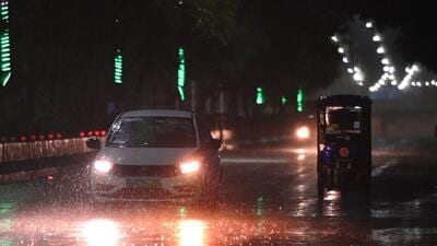 Although the scattered and light rain continued in short spells though Friday as well, a steeper dip in AQI did not occur, said weather scientists. (Sunil Ghosh/HT Photo) Although the scattered and light rain continued in short spells though Friday as well, a steeper dip in AQI did not occur, said weather scientists. (Sunil Ghosh/HT Photo)
