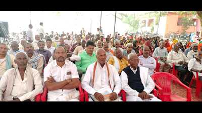 Farmers at Kisan Mela in Kharagipur village in Varanasi (HT PHOTO)