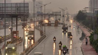 People commute early morning after a short spell of rainfall on Friday in the National Capital Region. (Sakib Ali/ HT Photo) People commute early morning after a short spell of rainfall on Friday in the National Capital Region. (Sakib Ali/ HT Photo)