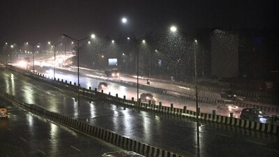 A proposal in this regard will be submitted to the Supreme Court, which is hearing a clutch of petitions on the air pollution issue, on Friday. (HT Photo/Sunil Ghosh) A proposal in this regard will be submitted to the Supreme Court, which is hearing a clutch of petitions on the air pollution issue, on Friday. (HT Photo/Sunil Ghosh)