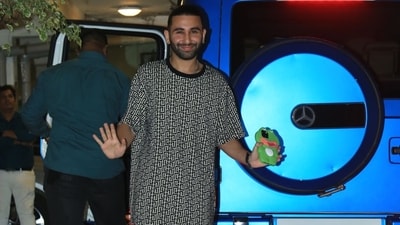 Just like all other parties in the film industry, Orhan Awatramani attended Sara Ali Khan's party as well. He came with Ananya Panday. She had also talked about him during her appearance on Koffee With Karan. Just like all other parties in the film industry, Orhan Awatramani attended Sara Ali Khan's party as well. He came with Ananya Panday. She had also talked about him during her appearance on Koffee With Karan. 
