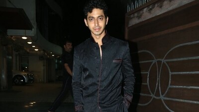 Mihir Ahuja, who will now be seen in The Archies as Jughead and was also seen as Mona Singh's elder son in Made In Heaven 2, also attended the party. He was in a black bandhgala. Mihir Ahuja, who will now be seen in The Archies as Jughead and was also seen as Mona Singh's elder son in Made In Heaven 2, also attended the party. He was in a black bandhgala. 