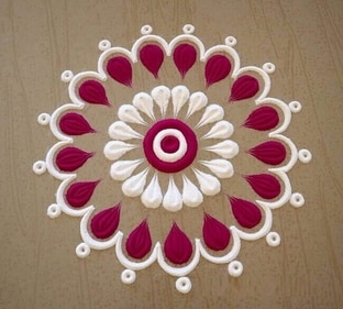 Create a small, symmetrical design at the entrance using basic geometric shapes. (Pinterest) Create a small, symmetrical design at the entrance using basic geometric shapes. (Pinterest)