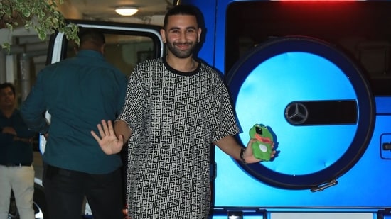 Just like all other parties in the film industry, Orhan Awatramani attended Sara Ali Khan's party as well. He came with Ananya Panday. She had also talked about him during her appearance on Koffee With Karan.&nbsp;