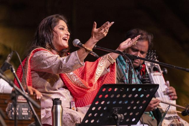Smita Bellur accompanied by Dilshad Khan, Sadiq Khan and Zakir Khan sang qawwalis. (Courtesy JodhpurRIFF)