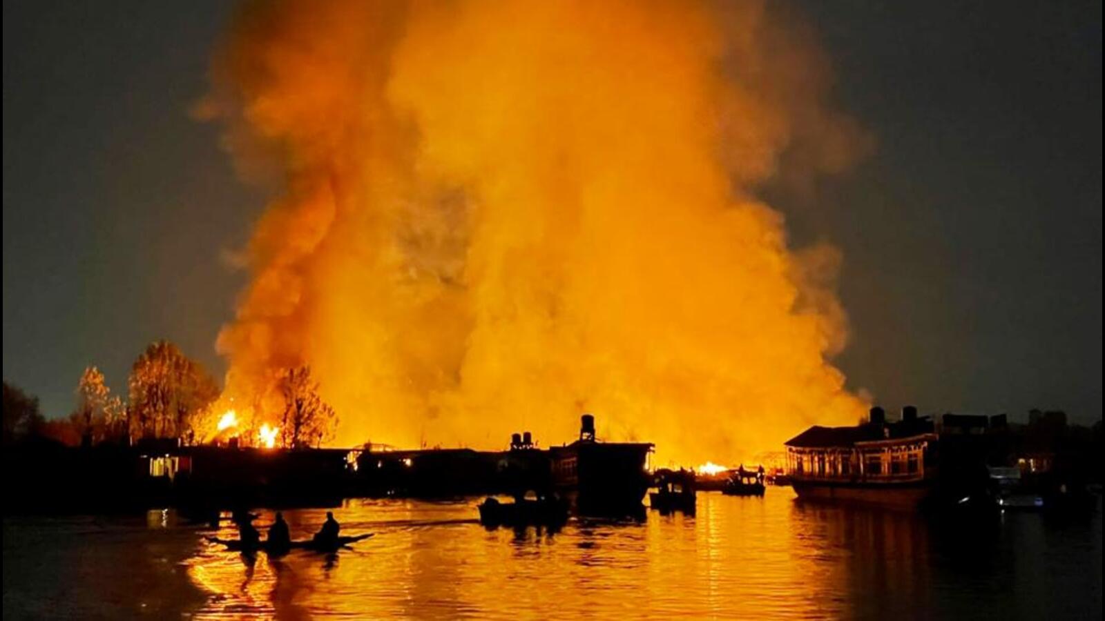 J&K: 3 tourists killed, several houseboats charred in Dal Lake blaze in Srinagar - Vimarsana News