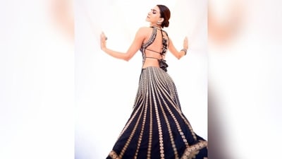 For accessories, she opted for traditional Indian jewellery, including an oxidised silver choker necklace, a multi-layered bracelet adorning her wrist, rings on her finger and a statement pair of stud earrings. (Instagram/@sukritigrover)