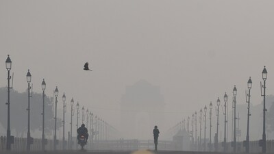 Air pollution and mental health: Consequences of curbs on outdoor activities, exercise amid smog (ANI Photo/Ishant ) Air pollution and mental health: Consequences of curbs on outdoor activities, exercise amid smog (ANI Photo/Ishant )