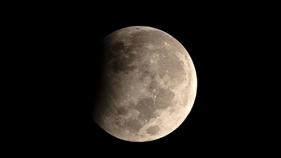 JAXA has created multiple facilities to emulate the lunar terrain, with a dark room, sandy terrain with rocks and lunar lighting, to test the mobility and navigation abilities of the rover. (File) (Satish Bate/HT Photo) JAXA has created multiple facilities to emulate the lunar terrain, with a dark room, sandy terrain with rocks and lunar lighting, to test the mobility and navigation abilities of the rover. (File) (Satish Bate/HT Photo)