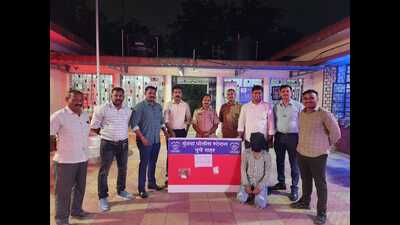 Acting on the information, a team of Mundhwa laid the trap, and after confirming they arrested the suspects. (HT PHOTO)