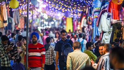 Huge rush of shoppers in Delhi markets on the eve of Diwali. Last year, there were 201 fire incidents across Delhi on Diwali. (Raj K Raj/HT photo) Huge rush of shoppers in Delhi markets on the eve of Diwali. Last year, there were 201 fire incidents across Delhi on Diwali. (Raj K Raj/HT photo)