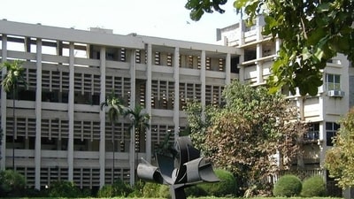 Protesters under the aegis of the Vivek Vichar Manch claimed Deshpande had glorified Palestinian terrorist Zakaria Zubeidi. (File) Protesters under the aegis of the Vivek Vichar Manch claimed Deshpande had glorified Palestinian terrorist Zakaria Zubeidi. (File)