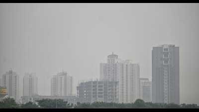 Lucknow experienced a maximum temperature drop to 27.5 degrees Celsius. (HT Photo) Lucknow experienced a maximum temperature drop to 27.5 degrees Celsius. (HT Photo)