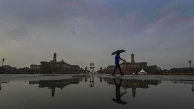Strong winds are expected to persist in Delhi on Saturday which is likely to help AQI improve further. (HT Photo | Raj K Raj) Strong winds are expected to persist in Delhi on Saturday which is likely to help AQI improve further. (HT Photo | Raj K Raj)