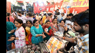 The remarkable surge starkly contrasts with the previous year’s sales of ₹1,200 crore. (Deepak Gupta) The remarkable surge starkly contrasts with the previous year’s sales of ₹1,200 crore. (Deepak Gupta)
