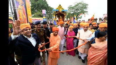 Uttar Pradesh Governor Anandiben Patel with Chief Minister Yogi Adityanath and others pulls the chariot carrying artists dressed as Lord Rama, Lakshman and goddess Sita during ‘Deepotsav’ celebrations, in Ayodhya, Saturday. (Deepak Gupta/ht)