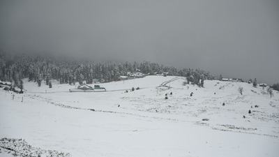 Gulmarg, a well-known tourist spot in Jammu and Kashmir, experienced its first snowfall of the season on Friday. (HT Photo/Waseem Andrabi) Gulmarg, a well-known tourist spot in Jammu and Kashmir, experienced its first snowfall of the season on Friday. (HT Photo/Waseem Andrabi)