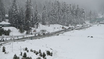 A view of the snow-capped Gulmarg Ski resort after the upper reaches of the Kashmir Valley receives fresh snowfall, in Baramulla on Friday. (HT Photo/Waseem Andrabi) A view of the snow-capped Gulmarg Ski resort after the upper reaches of the Kashmir Valley receives fresh snowfall, in Baramulla on Friday. (HT Photo/Waseem Andrabi)