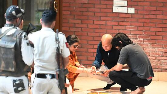 Former Delhi deputy chief minister Manisha Sisodia with his family on Saturday. (Vipin Kumar/HT Photo)