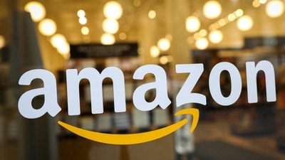 FILE PHOTO: FILE PHOTO: The logo of Amazon is seen on the door of an Amazon Books retail store in New York City, U.S., February 14, 2019. REUTERS/Brendan McDermid/File Photo/File Photo)