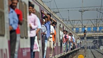 Mumbai, India - January 31, 2018: Huge crowd on western line during rush hours at Andheri in Mumbai, India, on Wednesday, January 31, 2018. (Photo by Satyabrata Tripathy/Hindustan Times) (Satyabrata Tripathy/HT Photo) Mumbai, India - January 31, 2018: Huge crowd on western line during rush hours at Andheri in Mumbai, India, on Wednesday, January 31, 2018. (Photo by Satyabrata Tripathy/Hindustan Times) (Satyabrata Tripathy/HT Photo)