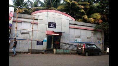 The tender also mentions the locations at which the contractor can erect hoardings and earn revenue from the same. (RAVINDRA JOSHI/ HT PHOTO) The tender also mentions the locations at which the contractor can erect hoardings and earn revenue from the same. (RAVINDRA JOSHI/ HT PHOTO)