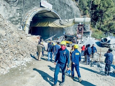 SDRF workers during a rescue operation at the under-construction tunnel from Silkyara to Dandalgaon in Uttarkashi that collapsed late on Saturday night. (ANI) SDRF workers during a rescue operation at the under-construction tunnel from Silkyara to Dandalgaon in Uttarkashi that collapsed late on Saturday night. (ANI)