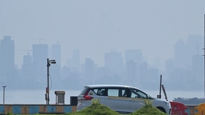 Huge Air Pollution seen near Reclamation at Bandra, in Mumbai, India, Saturday, Nov 11, 2023. (Vijay Bate/HT Photo)