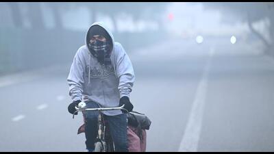 A man covers himself with warm clothes as heavy smog blankets Dwarka on Monday. (Vipin kumar/HT Photo) A man covers himself with warm clothes as heavy smog blankets Dwarka on Monday. (Vipin kumar/HT Photo)