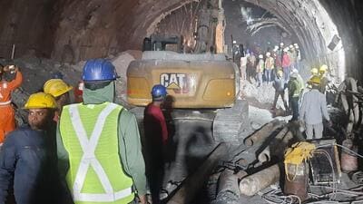A part of the tunnel collapsed on Sunday morning, leaving around 40 labourers trapped inside. (HT Photo) A part of the tunnel collapsed on Sunday morning, leaving around 40 labourers trapped inside. (HT Photo)