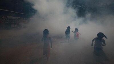 Air pollution vs kids lungs: Tips for parents to preserve their child’s lungs from smog (HT_PRINT/For Representation) Air pollution vs kids lungs: Tips for parents to preserve their child’s lungs from smog (HT_PRINT/For Representation)