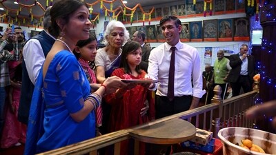 UK PM Rishi Sunak, Akshata Murty and their daughters Anoushka and Krishna join Diwali celebrations at the Vedic Society Hindu Temple in Southampton, England. (AP) UK PM Rishi Sunak, Akshata Murty and their daughters Anoushka and Krishna join Diwali celebrations at the Vedic Society Hindu Temple in Southampton, England. (AP)