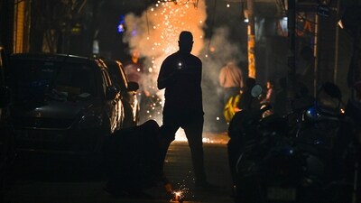 Visuals from various parts of Delhi showed fireworks lighting up the night sky on Sunday. (Raj K Raj/ Hindustan Times) Visuals from various parts of Delhi showed fireworks lighting up the night sky on Sunday. (Raj K Raj/ Hindustan Times)