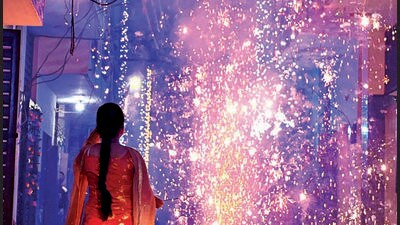 People burst fire crackers on Diwali in Baldev Nagar in Gurugram on Sunday. (Parveen Kumar/HT Photo) People burst fire crackers on Diwali in Baldev Nagar in Gurugram on Sunday. (Parveen Kumar/HT Photo)