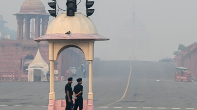 On Monday, Delhi secured the top spot as the world's most polluted city, with Kolkata ranking fourth and Mumbai securing the ninth position. These rankings were determined by IQAir, a Swiss group that assesses air quality in 100 major cities based on the concentration of PM2.5, which are airborne particles harmful to the lungs.&nbsp; (HT Photo/Sanchit Khanna)