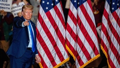 TOPSHOT - Former US president and 2024 presidential candidate Donald Trump leaves after speaking at a campaign rally in Claremont, New Hampshire, on November 11, 2023. (Photo by JOSEPH PREZIOSO / AFP) (AFP) TOPSHOT - Former US president and 2024 presidential candidate Donald Trump leaves after speaking at a campaign rally in Claremont, New Hampshire, on November 11, 2023. (Photo by JOSEPH PREZIOSO / AFP) (AFP)
