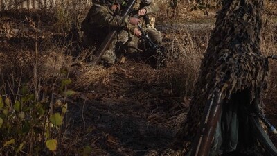 Russia-Ukraine War: Ukrainian servicemen prepare to fire a mortar over the Dnipro River toward Russian positions. (AFP) Russia-Ukraine War: Ukrainian servicemen prepare to fire a mortar over the Dnipro River toward Russian positions. (AFP)