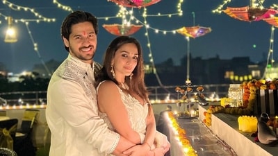 Sidharth Malhotra and Kiara Advani celebrate first Diwali after marriage in Delhi. Sidharth Malhotra and Kiara Advani celebrate first Diwali after marriage in Delhi.