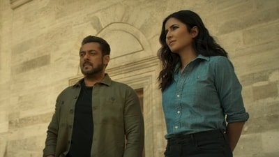Tiger 3 advance booking day 2: Salman Khan and Katrina Kaif in a still from Tiger 3 trailer. Tiger 3 advance booking day 2: Salman Khan and Katrina Kaif in a still from Tiger 3 trailer.