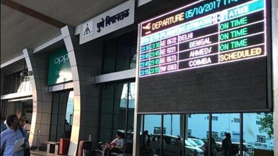 Not only are the passengers of airlines which are yet to incorporate the ‘Digi Yatra’ app-based service suffering due to the sloppiness of these airlines, the increasingly long queues are putting pressure on the airport administration and CSF jawans. (REPRESENTATIVE PHOTO)