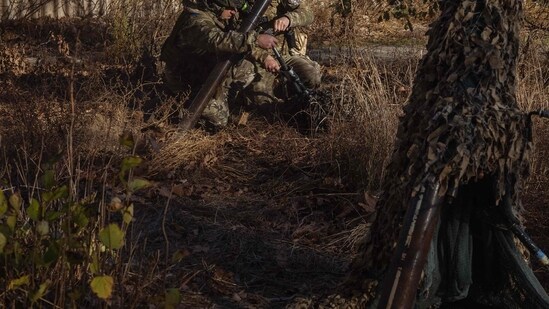 Russia-Ukraine War: Ukrainian servicemen prepare to fire a mortar over the Dnipro River toward Russian positions. (AFP)