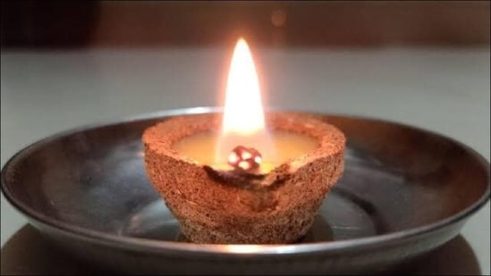 Do'sLight a lamp in the northeast direction, as it is believed to bring happiness, peace, and prosperity to the family members and the household.(Twitter/@alishakataria12)