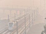 A  train moving in a dense smog amid rising air pollution levels in Ghaziabad on November 13. (Sakib Ali /Hindustan Times)