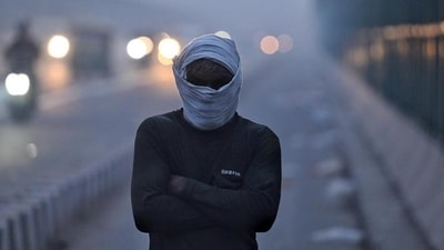 A thick layer of smog engulfed various parts of Delhi amid rise in pollution levels on Tuesday morning. (Raj K Raj/ HT Photo) A thick layer of smog engulfed various parts of Delhi amid rise in pollution levels on Tuesday morning. (Raj K Raj/ HT Photo)