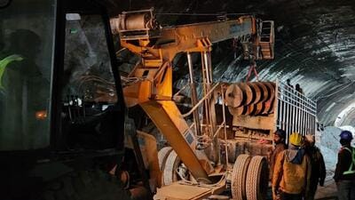 A total of eight pipes have arrived at the spot from Haridwar in trucks, while more will arrive later. (HT Photo)