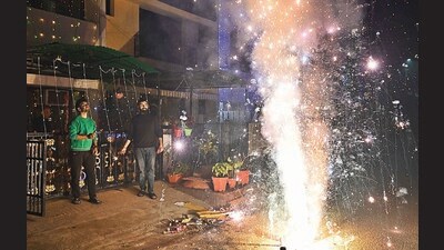 Amid bursting of crackers at 10 pm on Sunday, Air Quality Index (AQI) at the Sector 53 Continuous Ambient Air Quality Monitoring Station shot up to a worrisome 453, considered “severe” as per the Central Pollution Control Board. (Keshav Singh/HT) Amid bursting of crackers at 10 pm on Sunday, Air Quality Index (AQI) at the Sector 53 Continuous Ambient Air Quality Monitoring Station shot up to a worrisome 453, considered “severe” as per the Central Pollution Control Board. (Keshav Singh/HT)