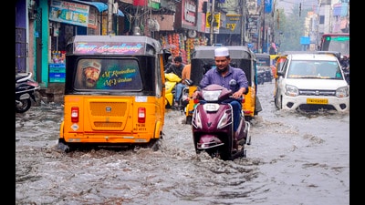 Commuters make their way amid rains on a waterlogged road, at Marina Beach in Chennai, Tamil Nadu on Tuesday. (PTI) Commuters make their way amid rains on a waterlogged road, at Marina Beach in Chennai, Tamil Nadu on Tuesday. (PTI)