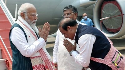 Assam Chief Minister Himanta Biswa Sarma welcomes PM Modi in Assam. (X/ Himanta Biswa Sarma ) Assam Chief Minister Himanta Biswa Sarma welcomes PM Modi in Assam. (X/ Himanta Biswa Sarma )